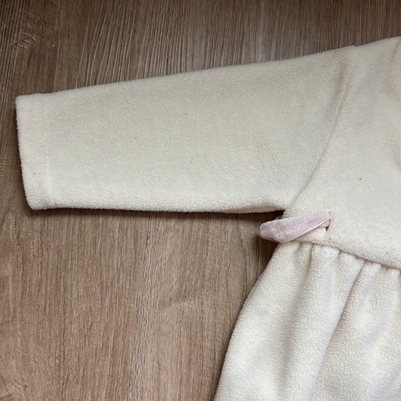 Marie Chantal Toddler Girl Robe in Cream Size 2T - Picture 3 of 16